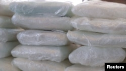 美国海关在南部边界截获的来自墨西哥的粉状芬太尼和脱氧麻黄碱（资料照：2019年1月31日）