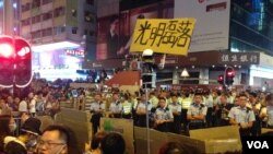 香港警民在旺角對峙