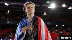 Американский фигурист Илья Малинин на соревнованиях во Франции. 7 декабря 2024г.. REUTERS/Denis Balibouse.