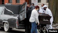 紐約殯儀業 應對新冠病毒死者激增