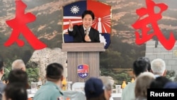 台湾总统赖清德在前线岛屿金门岛举行的纪念抗战仪式上向退伍军人讲话。（2024年8月23日）