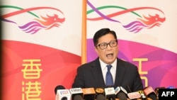 2024 年 5 月 28 日，香港保安局局長鄧炳強在香港政府總部評論此前警方根據香港新國安法逮捕了六名“在網上發佈具有煽動意圖的訊息”的人。