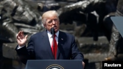 美国总统川普在华沙的克拉辛斯基广场发表他在欧洲的第一场公开重要讲话。（2017年7月6日）