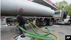 中國對原油的需求日益增加﹐並積極在海外拓展能源供應渠道。