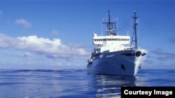 隸屬於美國海軍的科學研究船湯普森號(R/V Thomas G. Thompson)是美國海軍提供給華盛頓大學作為科學研究所用的船(華盛頓大學圖片）