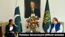 美國國家安全事務顧問蘇珊-賴斯(左)會見巴基斯坦總理謝里夫 (右)
