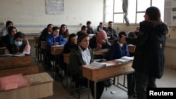 敘利亞卡米甚利一所學校的學生正在上課。 （2024年12月16日）