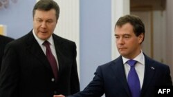 Виктор Янукович и Дмитрий Медведев