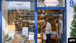 2020年4月20日戴口罩男子在德國南部路德維希堡酒店