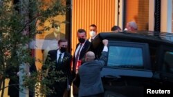 美国白宫国家安全顾问沙利文在瑞士苏黎世离开了与中共中央外事办主任杨洁篪举行会谈的凯悦酒店 。（2021年10月6日）