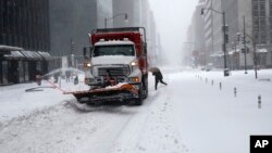 在華盛頓的鏟雪車在清理街道