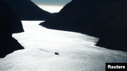 新西蘭米爾福德峽灣上的遊船 （資料照片）