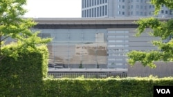 日本首相官邸本周二召集会议，决定了今后5年的《海洋基本计划》 （美国之音记者歌篮拍摄）