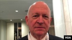 中國軍事問題專家白邦瑞（Michael Pillsbury)