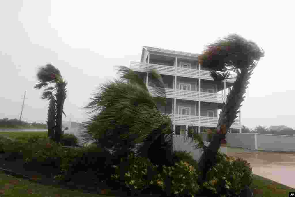 Hurricane Irene hits Cape Hatteras National Seashore in Rodanthe, North Carolina. (Reuters Image)