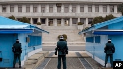 駐南韓美軍、聯合國軍指揮部參謀長、空軍少將邁克爾米尼罕在非軍事區的板門店7月15日星期天與北韓軍隊的一位將軍會晤。圖為非軍事區的板門店。