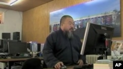 中國著名藝術家艾未未在工作室(資料照片)