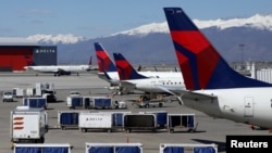 大型航空公司要求乘客佩戴口罩