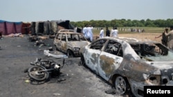 巴基斯坦巴哈瓦爾布爾地區油罐車爆炸現場 （2017年6月25日）