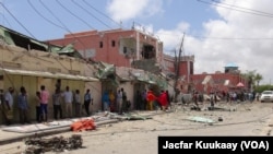 索馬里激進組織青年黨﹐星期日襲擊摩加迪沙的一家酒店。該酒店被襲後可見被炸後的毀壞情形。