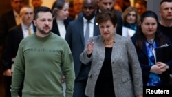 乌克兰总统泽连斯基在华盛顿的国际货币基金组织总部会晤国际货币基金组织总干事格奥尔基耶娃。(2023年12月11日)