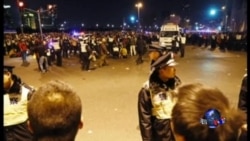 目睹残忍一幕:前面人倒下,后面踩上去