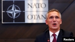 北約組織秘書長斯圖爾滕貝格在布魯塞爾舉行的北約國防部長會議上講話。（2018年10月3日） 