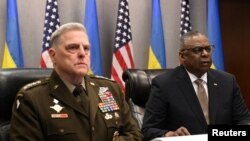 美國國防部長奧斯汀與參聯會主席米利將軍在華盛頓參加烏克蘭防務聯絡組視頻會議。(2023年3月15日)