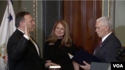 彭佩奥宣誓就职担任中央情报局张