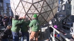 2017-12-31 美國之音視頻新聞: 紐約時報廣場水晶球落下跨年倒數慶祝