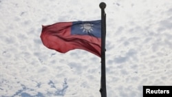 台湾桃园飘扬的台湾旗帜。（2021年6月30日）