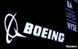 2019年8月7日，美國紐約證券交易所 (NYSE) 的屏幕上顯示波音標誌。（路透社照片）