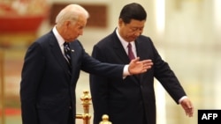 時任美國副總統的拜登與時任中國國家副主席的習近平在北京人民大會堂會面。(2011年8月11日)