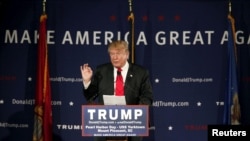 美国共和党总统参选人川普在南卡罗莱纳州向支持者发表讲话。（2015年12月7日）