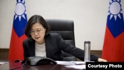 蔡英文與美國總統當選人川普進行越洋電話 ( 台灣總統府提供）