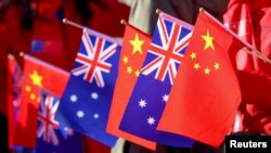 中國與澳大利亞國旗。