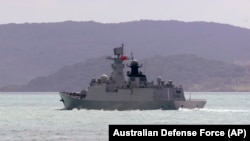 2025年2月11日，中國海軍江凱級護衛艦“衡陽號”在澳洲沿海的托雷斯海峽航行。 （澳洲國防軍）