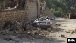 伊朗西部靠近伊拉克邊界地區發生強烈地震，汽車收到破壞。